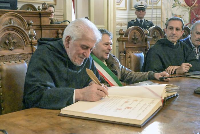 Padre Lolli &egrave; cittadino onorario di Foligno: il titolo arriva nel giorno del 90esimo compleanno
