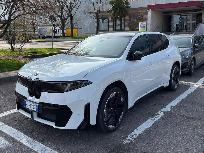 Bmw iX3, alla scoperta della tecnologia Neue Klasse tra le Dolomiti italiane