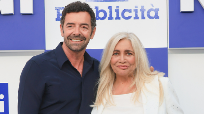 Domenica In rende omaggio ad Enrica Bonaccorti. Da Riccardo Cocciante a Fabio De Luigi: tutti gli ospiti