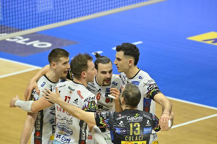 La Sir Susa Scai soffre ma porta a casa il 2-0: Monza cede al tie-break