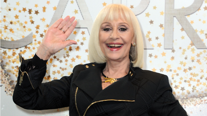 Raffaella Carr&agrave;, chi &egrave; il "figlio adottivo segreto":&nbsp;il segretario personale e manager ora &egrave; erede unico