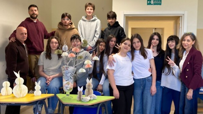 La matematica diventa origami: la classe I C dell'istituto Alberghiero trasforma il cerchio in decorazioni pasquali