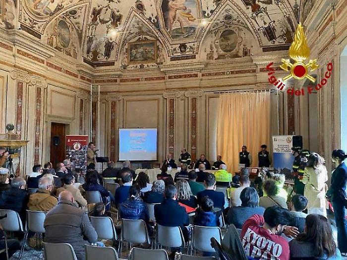 Citt&agrave; della Pieve, l'omaggio della comunit&agrave; ai vigili del fuoco. Il sindaco Risini: "Una splendida giornata e una grande partecipazione"