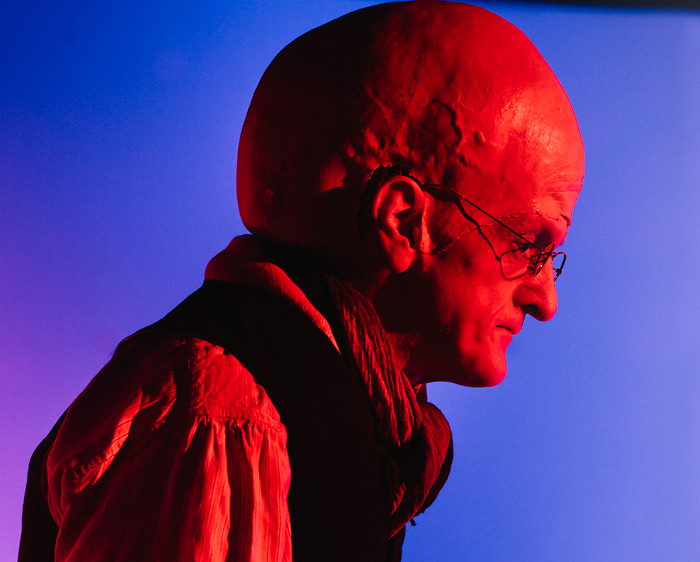 Gramsci e l'entit&agrave; cibernetica: la cella che piega il tempo