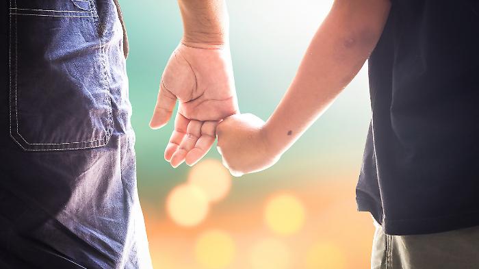 Festa del pap&agrave;, le origini della ricorrenza e le celebrazioni nel resto del mondo 