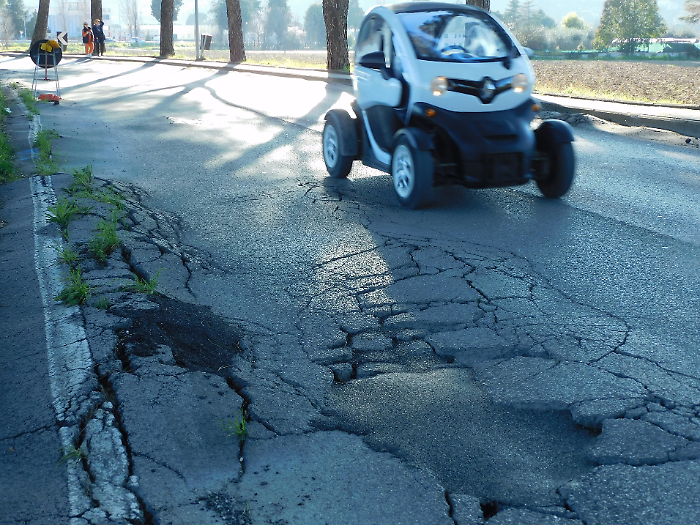 Buche, un vero calvario. Aci: "I cittadini sono disperati"