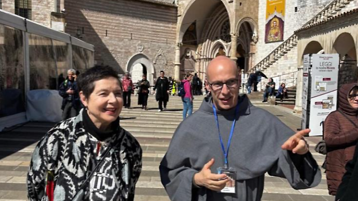 Isabella Rossellini in visita ad Assisi per rendere omaggio a San Francesco: &ldquo;Una giornata indimenticabile&rdquo;