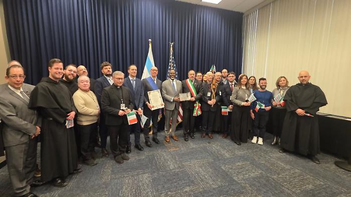 La delegazione di Cascia accolta nel Comune di Chicago: firmato il patto di gemellaggio. Tanti progetti in cantiere