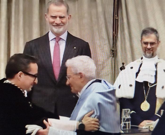Mattarella dottore honoris causa a Salamanca: il rettore dell&rsquo;Universit&agrave; per Stranieri di Perugia al seggio d&rsquo;onore accanto a re Felipe VI