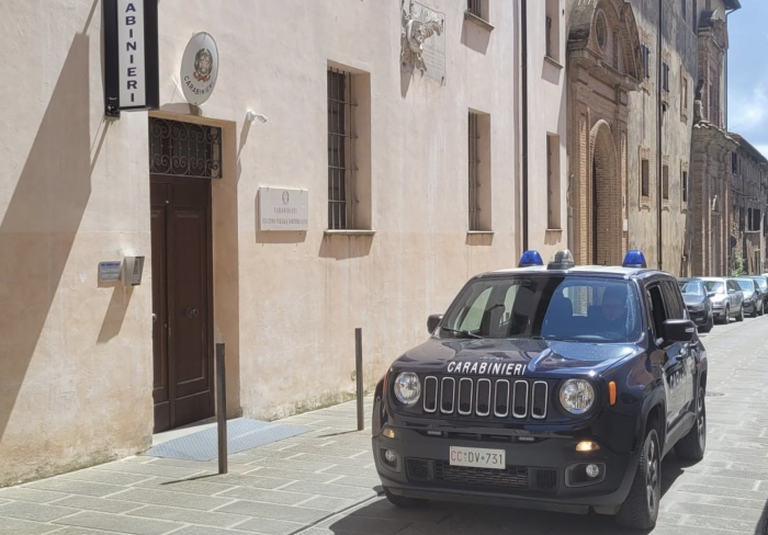 Pedinamenti e appostamenti sotto casa: arrestato 56enne a Perugia