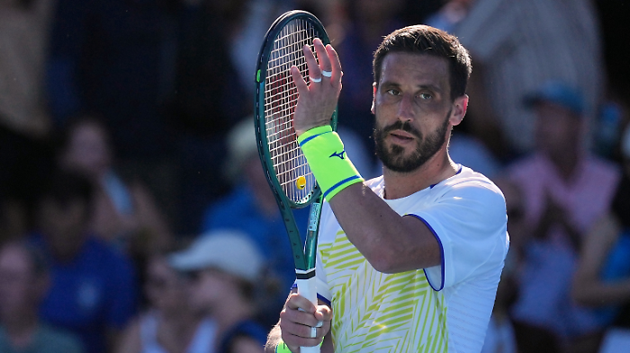Chi &egrave;&nbsp;Damir Dzumhur, l'attore-tennista avversario di Jannik Sinner al Miami Open