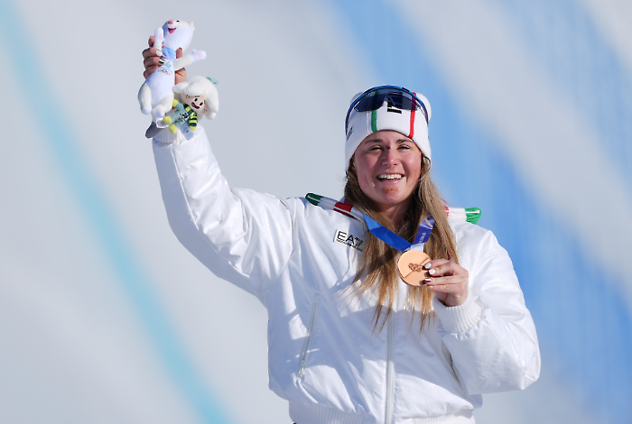 Michela Moioli: le medaglie, l'idolo Lindsey Vonn e l'amicizia con Sofia Goggia. Chi &egrave; la campionessa olimpica 