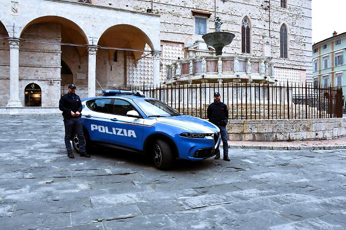 Sorpreso con due coltelli e una mazza da baseball nell'auto: denunciato 41enne 