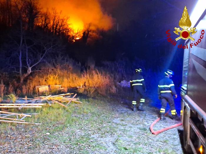 Fabro, vasto incendio nella zona di Riotorto: si lavora per domare le fiamme su un fronte di 500 metri