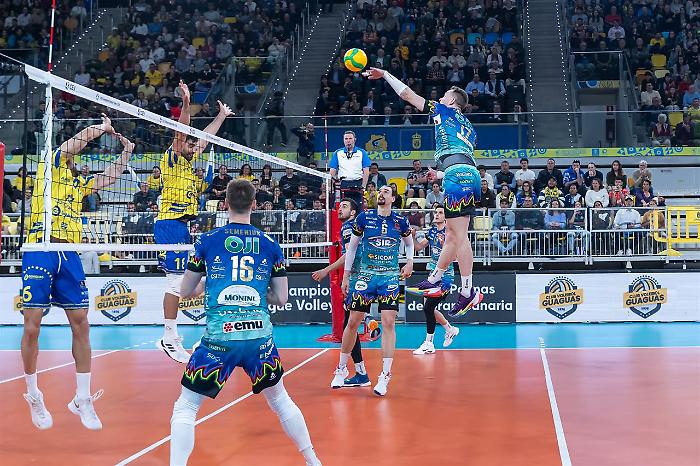 La Sir Sicoma Monini soffre a Las Palmas ma fa festa al tie-break: 2-3