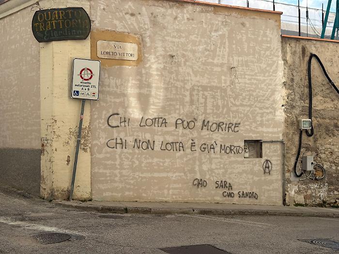 Nuove scritte per Sara Ardizzone:  a Sant'Anatolia rimosso uno striscione con la frase "Sosteniamo la violenza rivoluzionaria"