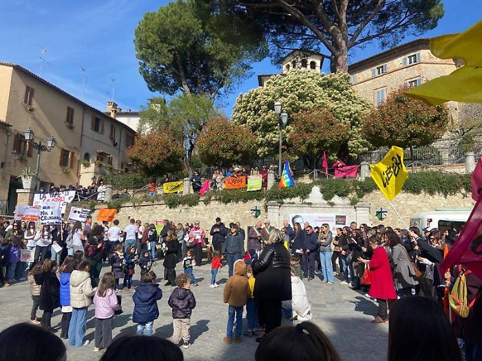 San Gemini, le scuole dicono no alle mafie. Il Presidio Libera porta in piazza l'evento "Fame di giustizia e di verit&agrave;"