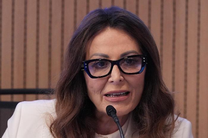 La ministra Santanch&egrave; si &egrave; dimessa, la lettera alla premier Meloni: "Certificato penale immacolato. Obbedisco alla tua pubblica richiesta"