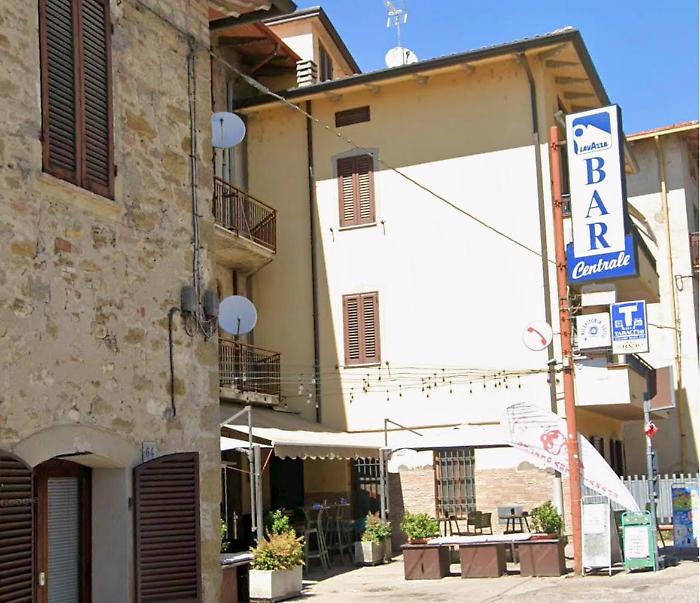 Tentata rapina all'alba in un bar a Colombella: titolare ferito con una chiave inglese