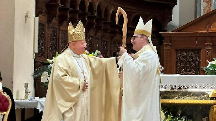 Il nuovo vescovo Felice Accrocca si &egrave; insediato in diocesi: "Esploda la bomba atomica di Francesco"