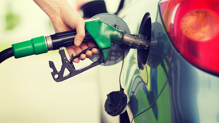 Stangata 2026: tra caro-carburanti e l'ombra del conflitto sulle bollette