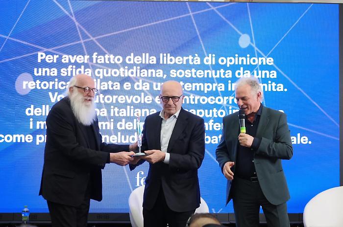 Terni, al PalaS&igrave;! consegnati i premi a Sallusti, Scappini e Parasecolo. Sold out al talk 