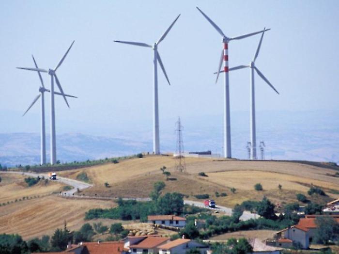 Spunta un altro impianto eolico, il progetto: 7 aerogeneratori alti fino a 135 metri. Via alla valutazione dell'impatto ambientale
