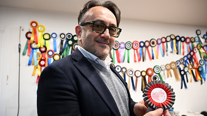 Formula 1, MotoGp e coccarde: i trofei sportivi nascono a Perugia. Viaggio dietro le quinte di Bartoccini Premiazioni