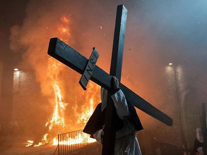 Processione del Cristo morto:  torna l'antico rito del Venerd&igrave; santo 