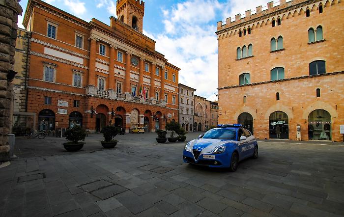 Sorpreso a spacciare hashish e cocaina nel centro storico: arrestato 31enne 