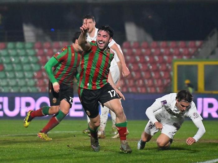 Liam Kerrigan: "Umbria verde come l&rsquo;Irlanda". L'intervista all'esterno rossoverde: "A Terni la gente mi vuole bene"