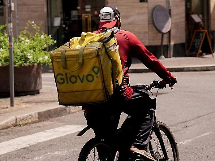 Tesserini obbligatori per i rider: oltre 40 gi&agrave; emessi, 20 in arrivo e sanzioni per chi non ce l'ha