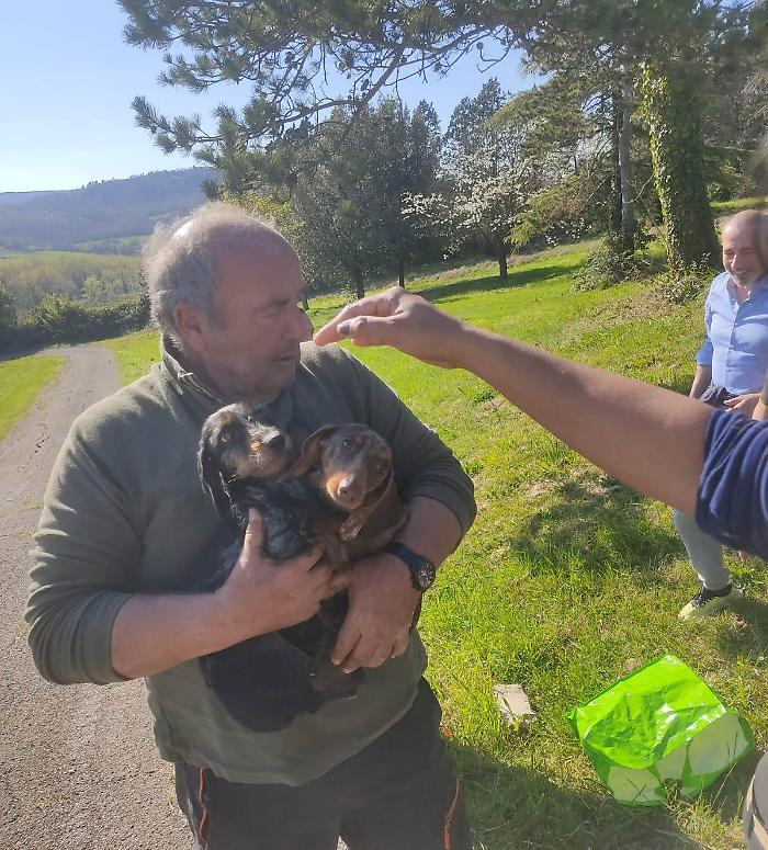 Todi, spettacolare salvataggio di due cagnoline: Tequila e Zucchina erano finite in un pozzetto. Ritrovate dopo dieci giorni