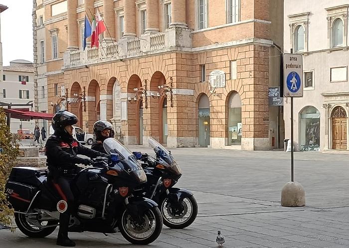 Girava in auto con cocaina e contanti: in casa sequestrata anche hashish. Arrestato 29enne 