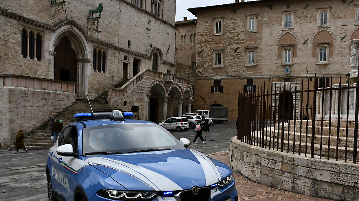 Manomette il braccialetto elettronico 