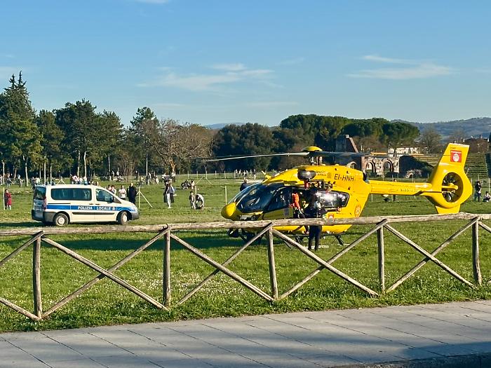 Gubbio, si sente male ma non c'&egrave; un'ambulanza disponibile. Anziano trasportato dalla polizia locale e poi con l'elisoccorso 
