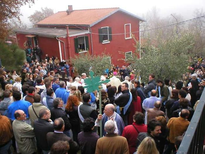 Gualdo Tadino, torna l'antico rito della processione al santuario della Madonna di Montecamera. Fedeli in cammino il marted&igrave; dopo Pasqua 