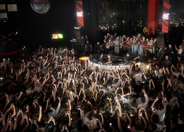 Il concerto di Pequeno il sabato di Pasqua