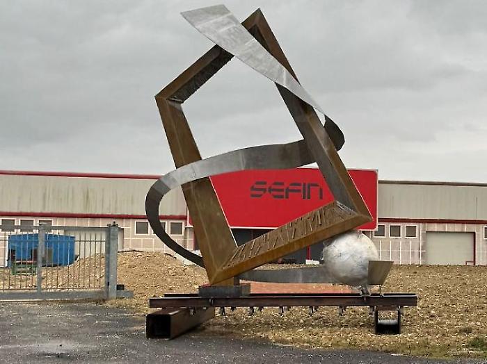 &Egrave; pronta "Limen", la scultura sul cinema per la rotatoria nord dello Scalo. Rubini: "Un percorso iniziato due anni fa ormai alle fasi finali"