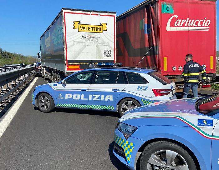 Orvieto, incidente tra quattro tir in A1: tratto momentaneamente chiuso e code