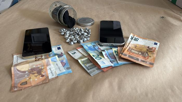 Bosco a Citt&agrave; della Pieve usato come deposito della droga: sorpreso 19enne con 44 dosi di cocaina