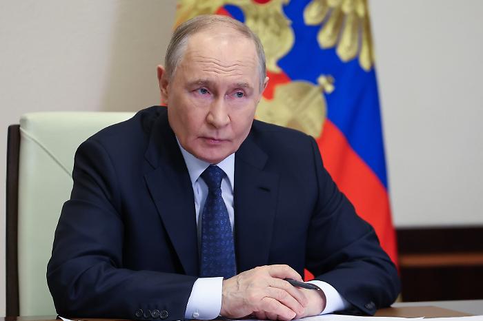 Putin annuncia la tregua con l'Ucraina per la Pasqua ortodossa: "Diamo per scontato che Kiev seguir&agrave; il nostro esempio"