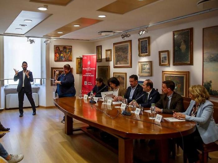 Torna il festival degli influencer, al Tic 250 ospiti in 140 incontri: si parte dal giramondo Barone