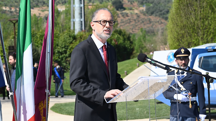 Il questore di Perugia Sallustio al 174esimo anniversario della polizia di Stato: "Sono raddoppiati i casi di stalking"