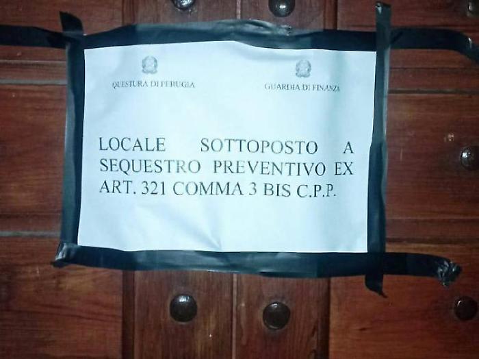 Sovraffollamento e violazioni: chiuso un locale in centro a Perugia. Interviene anche la sindaca