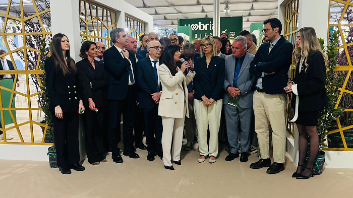 "Stili di Vite". L'Umbria apre le porte del padiglione al Vinitaly 2026: il taglio del nastro