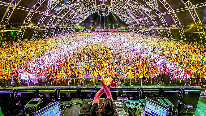 Coachella 2026: ecco il compenso ultramilionario a Justin Bieber.  I numeri da capogiro del festival pi&ugrave; virale e globale di sempre. E Katy Perry ruba la scena 