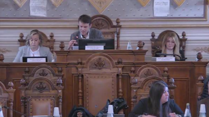 Il sindaco di Foligno abbandona il consiglio comunale: scontro con il presidente sulle comunicazioni. "Se non cambia, non parteciper&ograve; pi&ugrave; a questa fase"