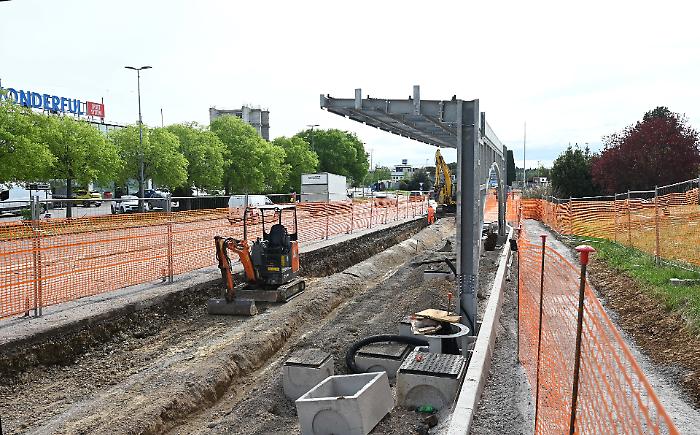 Conto alla rovescia per i lavori del Metrobus a Perugia: installate le pensiline
