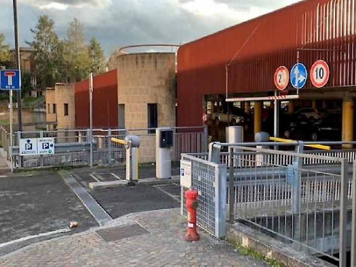 In lista d'attesa per un parcheggio: sono le 290 persone che aspettano un posto auto in centro storico